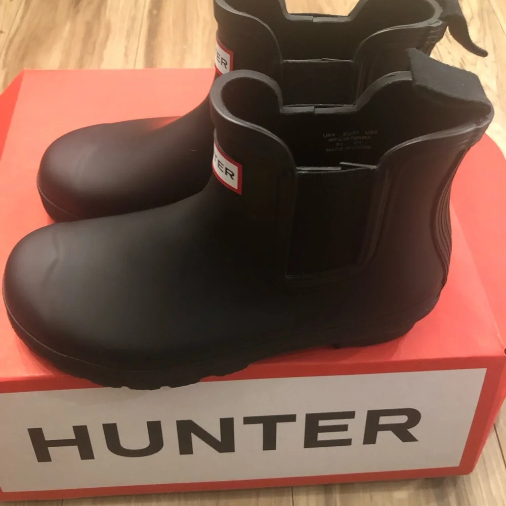 Hunter Women's Original Chelsea Rain Boot, Black, Size 6